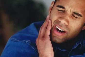 口腔中的8种危险信号 小心是口腔癌的症状